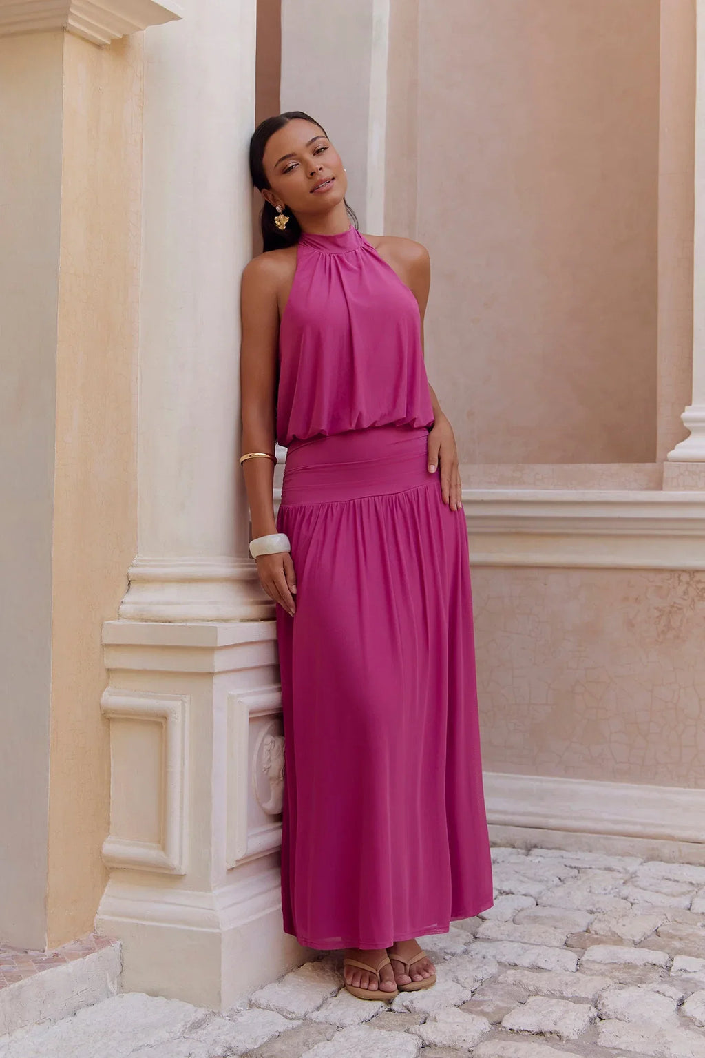 Camellia – Maxikleid mit Neckholder und Mesh-Akzenten
