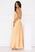 Spiced – Satin-Maxikleid mit V-Ausschnitt und Neckholder