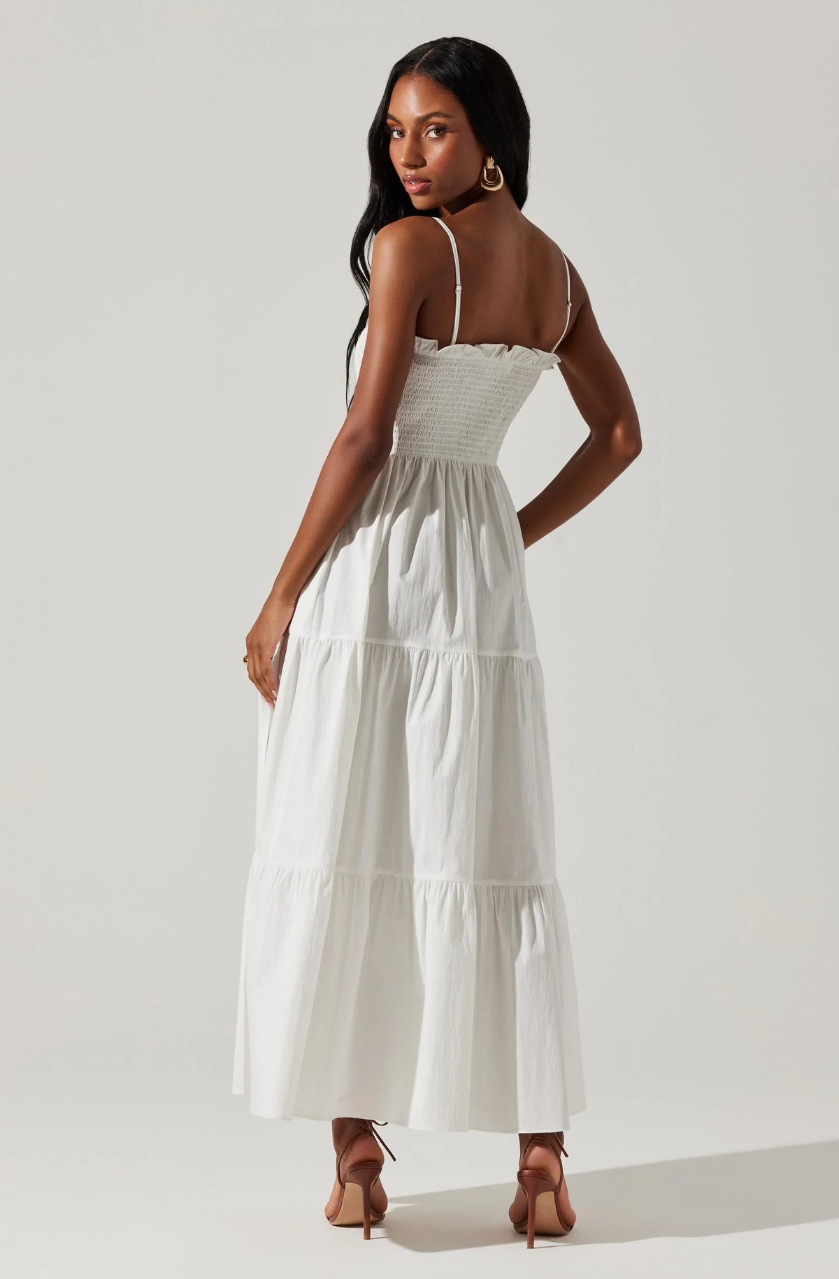 Seraphine – Maxikleid mit Rüschen und Beinschlitz