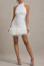 Figurbetontes Kleid mit Pailletten in Weiß