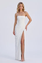 Splitted – Spitzen-Maxikleid mit Beinschlitz und Korsett-Schnürung