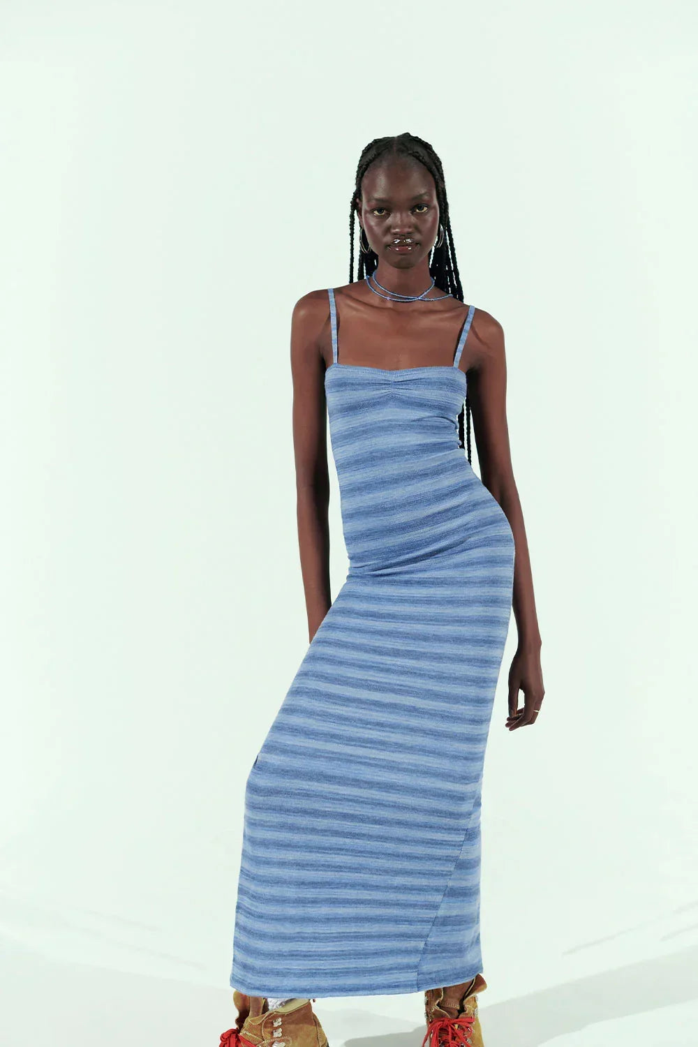 Carmen – Strick-Maxikleid mit Beinschlitz und Streifen