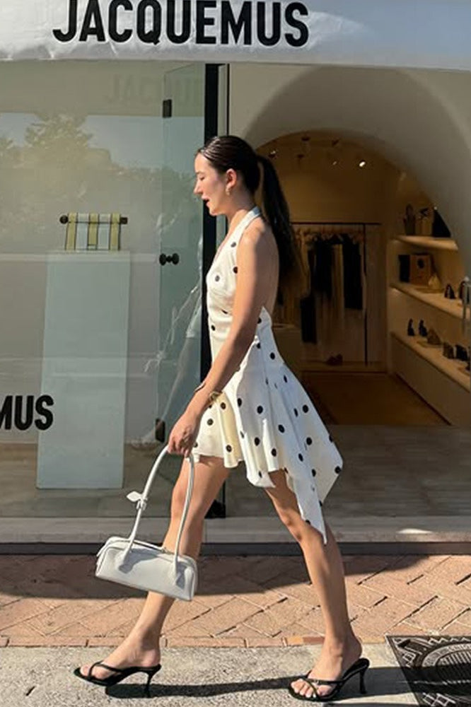 Rückenfreies Minikleid mit Neckholder und A-Linie