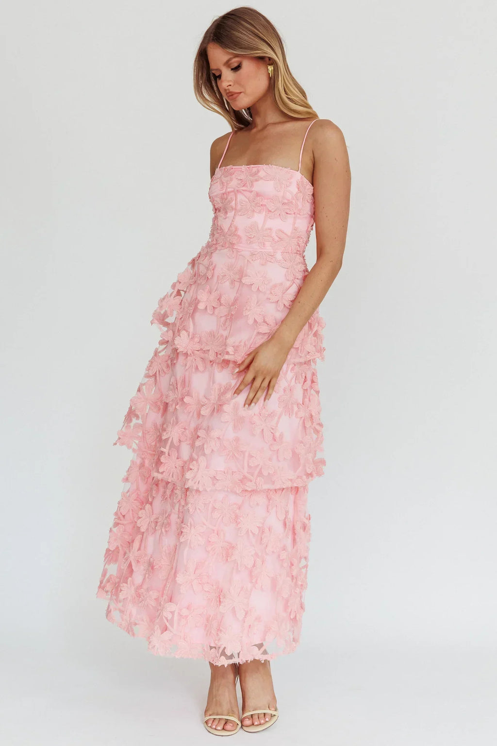 Dori – Spitzen-Maxikleid mit Rüschen und Volants