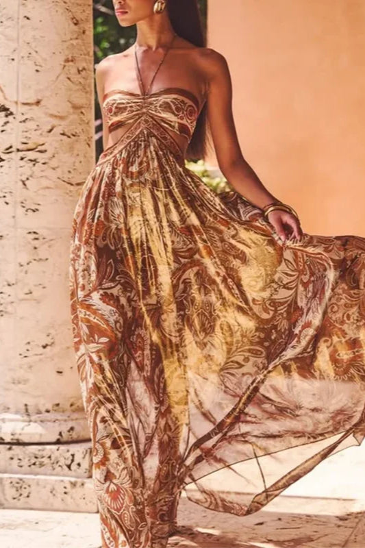 Trägerloses Kleid mit Falten und Spitze