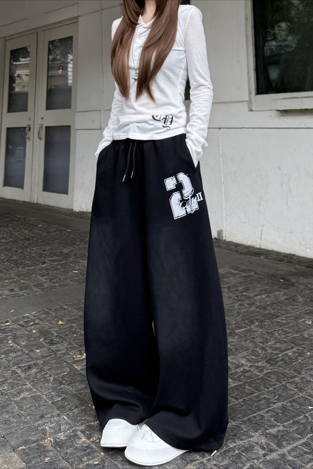 Locker geschnittene Hose in Blau in Blau, Schwarz