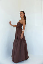 Schulterfreies Maxikleid mit offenem Rücken