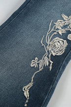 Jeans mit Stickerei in Blau