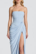 Splitted – Spitzen-Maxikleid mit Beinschlitz und Korsett-Schnürung