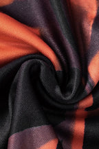 Figurbetontes Maxikleid mit Neckholder und Blumenmuster in Schwarz