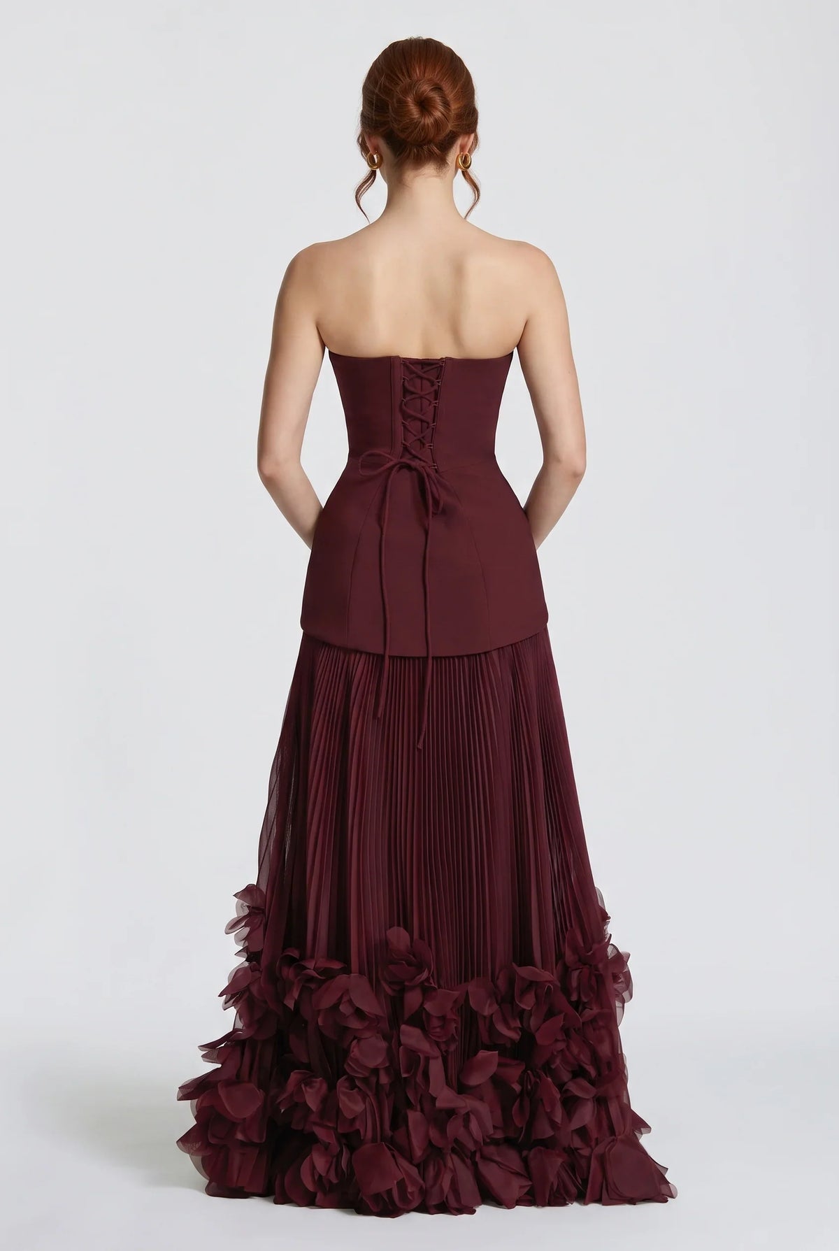 Spitzen-Maxikleid mit Falten und Korsett-Schnürung