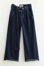 High-Waist Jeans mit ausgefranstem Saum und Gürtel