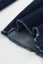 High-Waist Jeans mit ausgefranstem Saum und Gürtel