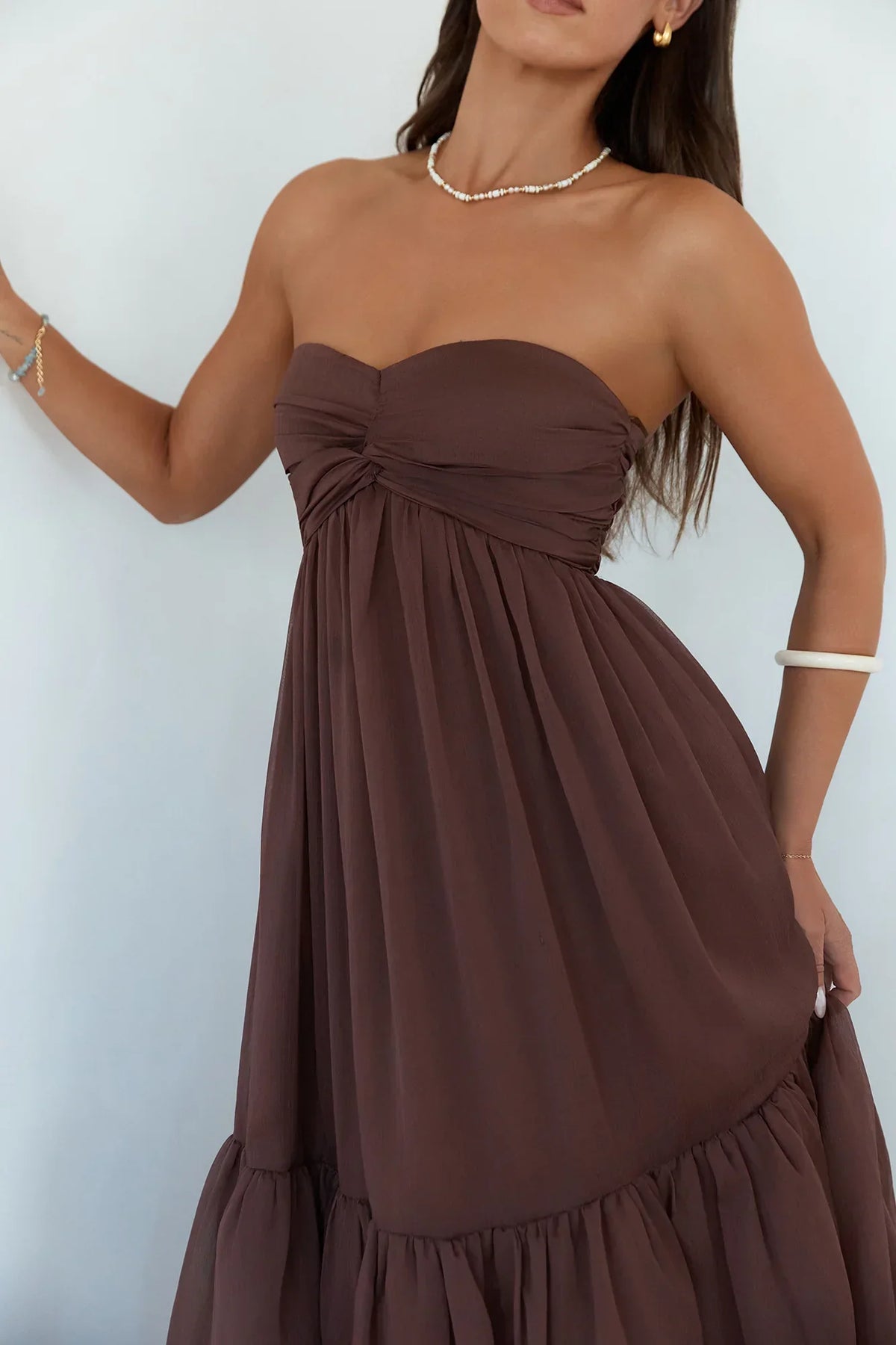 Schulterfreies Maxikleid mit offenem Rücken