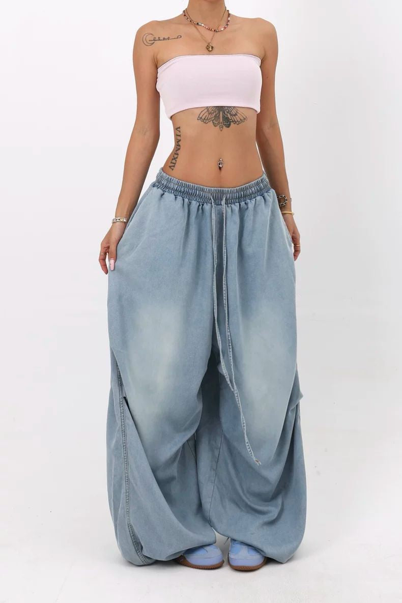 Locker geschnittene Jeans mit weitem Bein