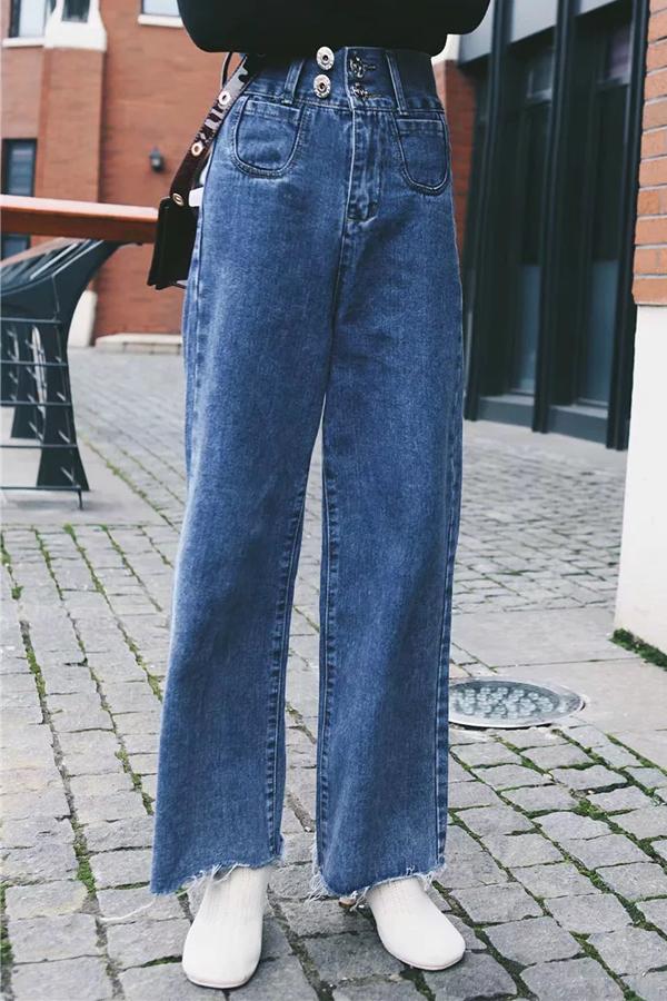 High-Waist Wide-Leg-Jeans mit ausgefranstem Saum und Knopfleiste