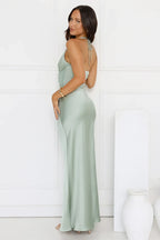 Spiced – Satin-Maxikleid mit V-Ausschnitt und Neckholder