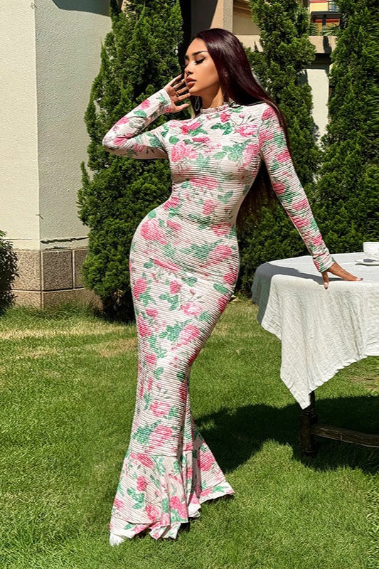 Figurbetontes Maxikleid mit langen Ärmeln und Blumenmuster in Aprikose