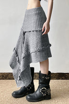 Asymmetrischer Rock mit hoher Taille und Strickstruktur