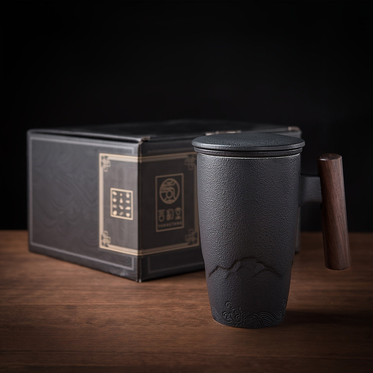 Handgefertigte Keramische Teetasse mit Sieb – Authentisches Design sowie Praktische Nutzung