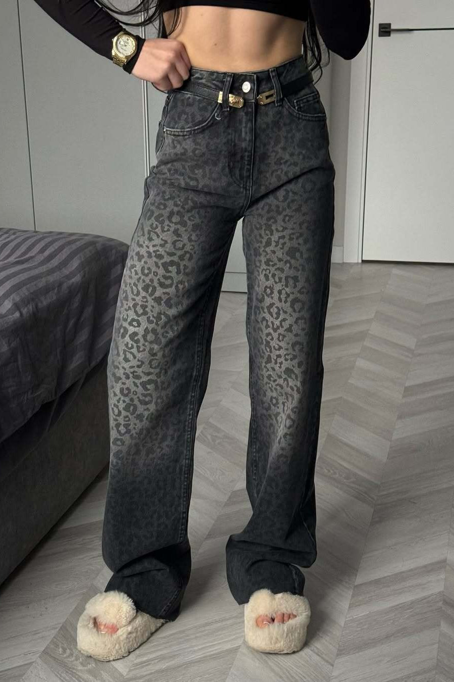 Jeans mit ausgestelltem Schnitt, Leopardenmuster und Denim