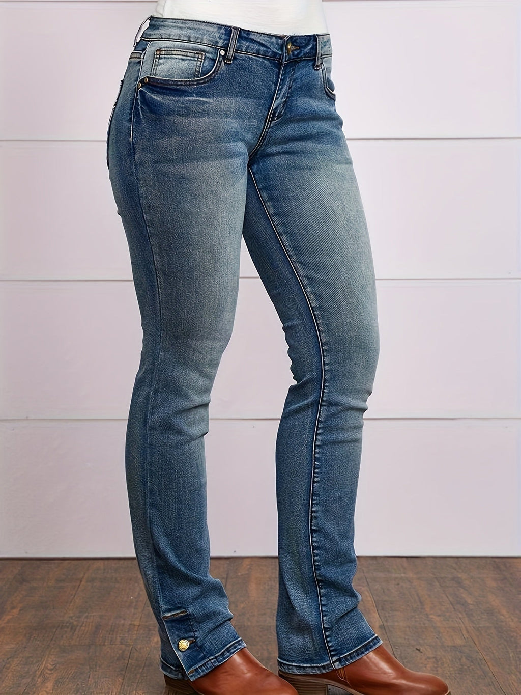 Bootcut-Jeans mit aufgesetzten Taschen