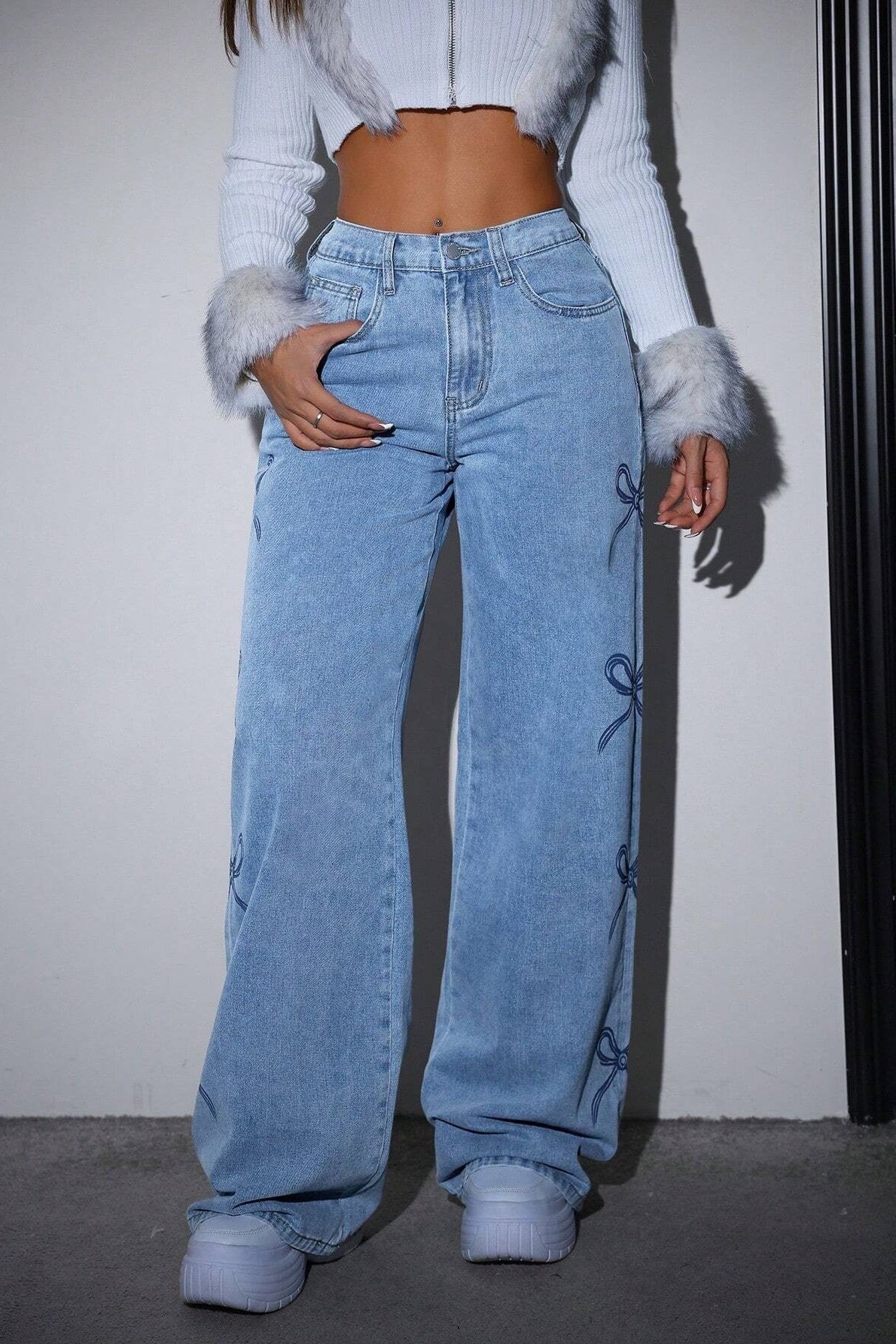 Jeans mit hoher Taille, Bindedetail und Schleifendetail