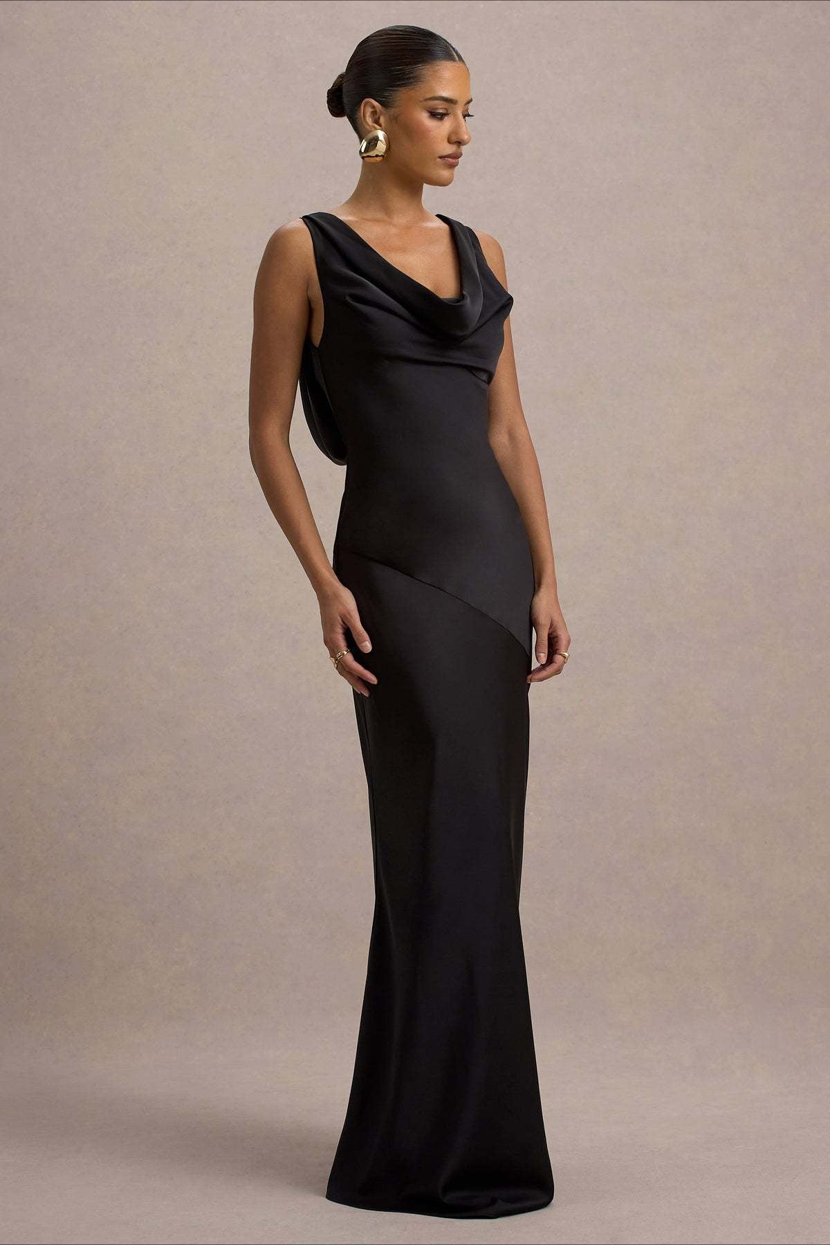 Figurbetontes Maxikleid mit Satinoptik in Claret