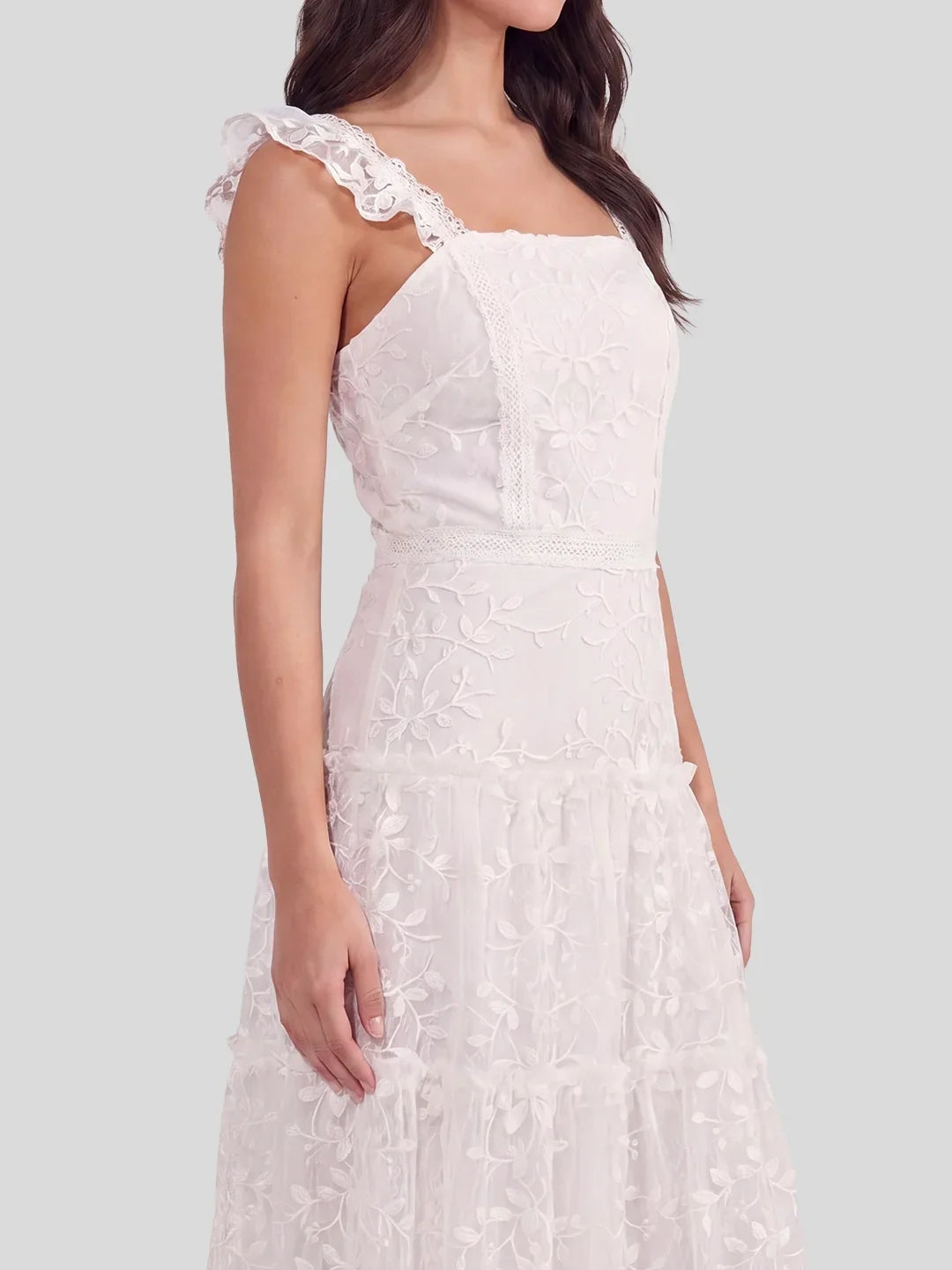 Spitzen-Maxikleid mit eckigem Ausschnitt und Volants