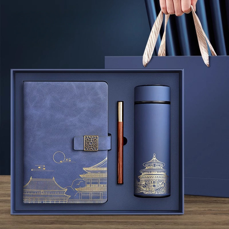 Exklusives Geschenkset Verbotene Stadt – Notizbuch, Thermosflasche sowie Stift in Luxusbox