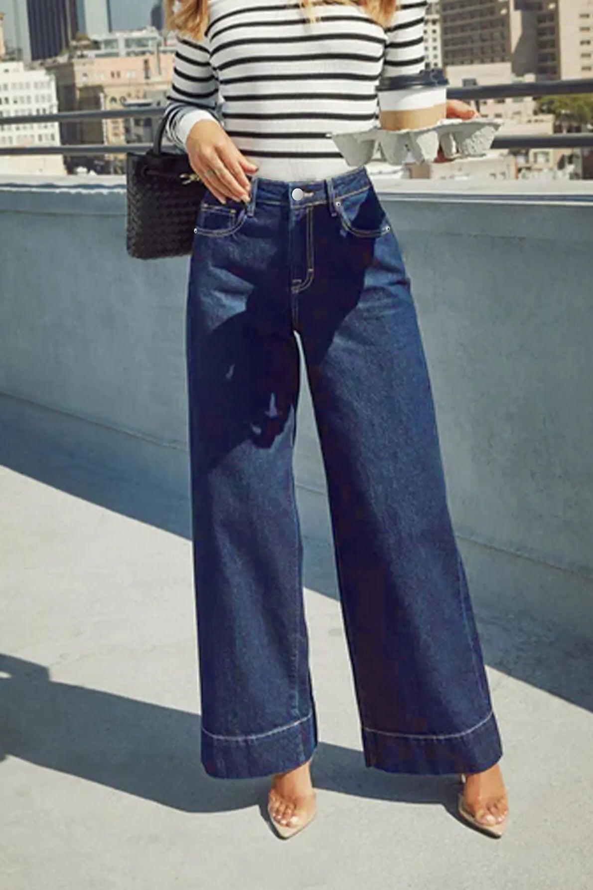Jeans mit weitem Bein und hoher Taille in Dunkelblau