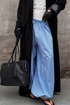 Locker geschnittene Hose mit Streifenmuster in Blau