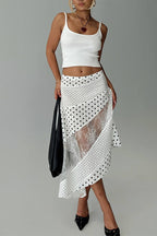Asymmetrischer Rock mit Punktemuster und Netzdetails