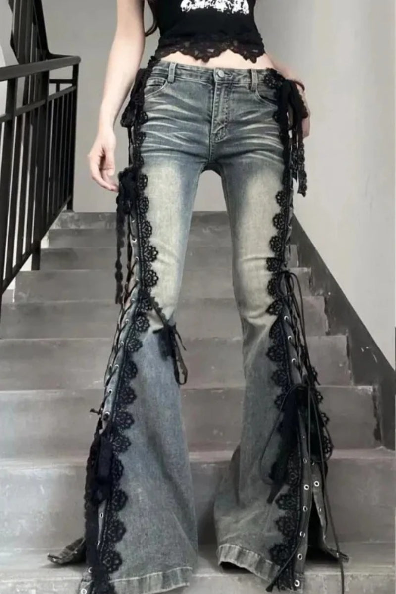 Jeans mit Schlitz und Spitze