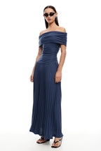 Schulterfreies Maxikleid mit Falten