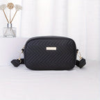 Elegante leicht Damenhandtasche – Gestreift und Gepolstert mit Goldener Hardware