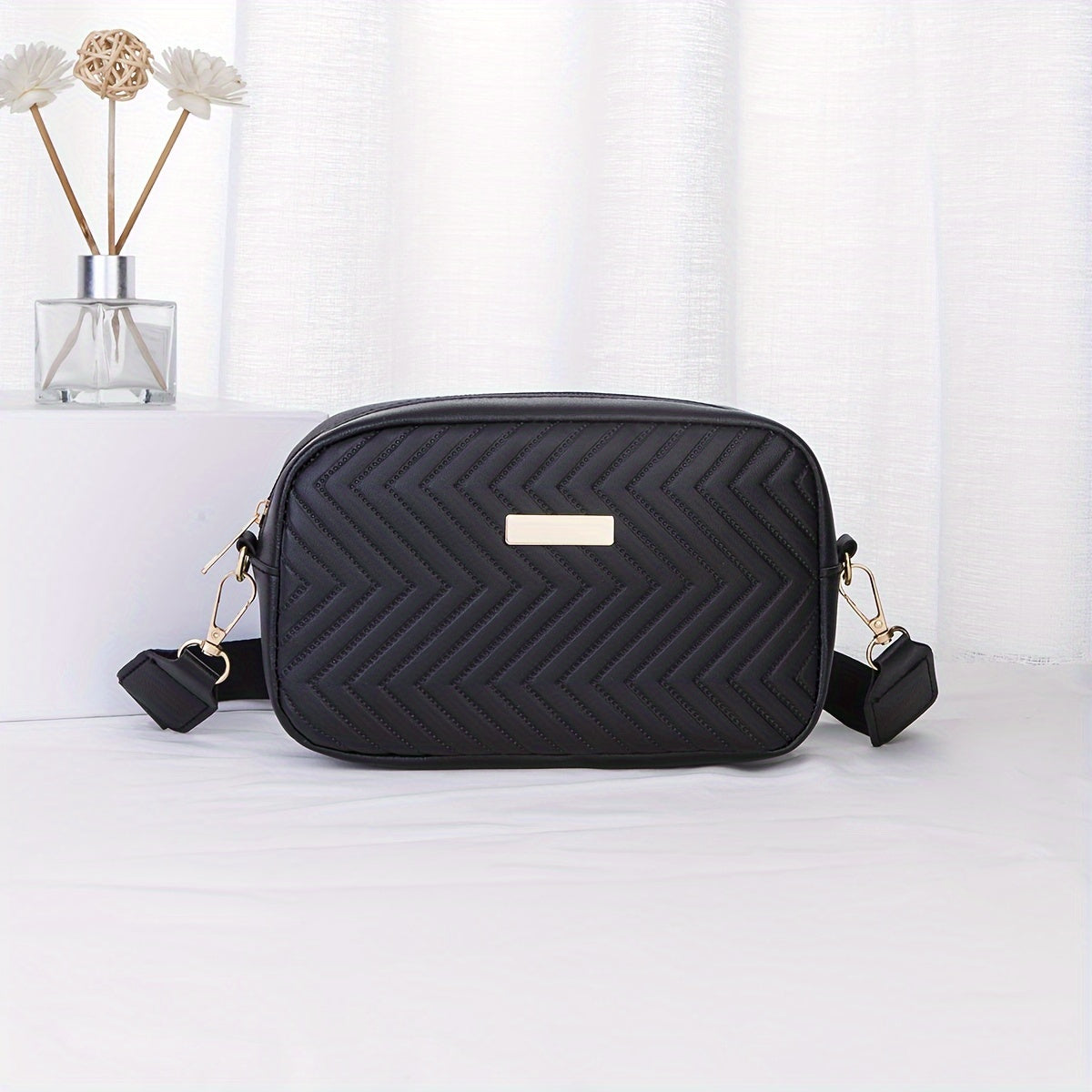 Elegante leicht Damenhandtasche – Gestreift und Gepolstert mit Goldener Hardware