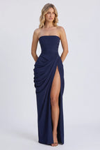 Splitted – Spitzen-Maxikleid mit Beinschlitz und Korsett-Schnürung