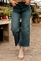 Mid-Rise Straight-Leg-Jeans mit ausgefranstem Saum und aufgesetzten Taschen