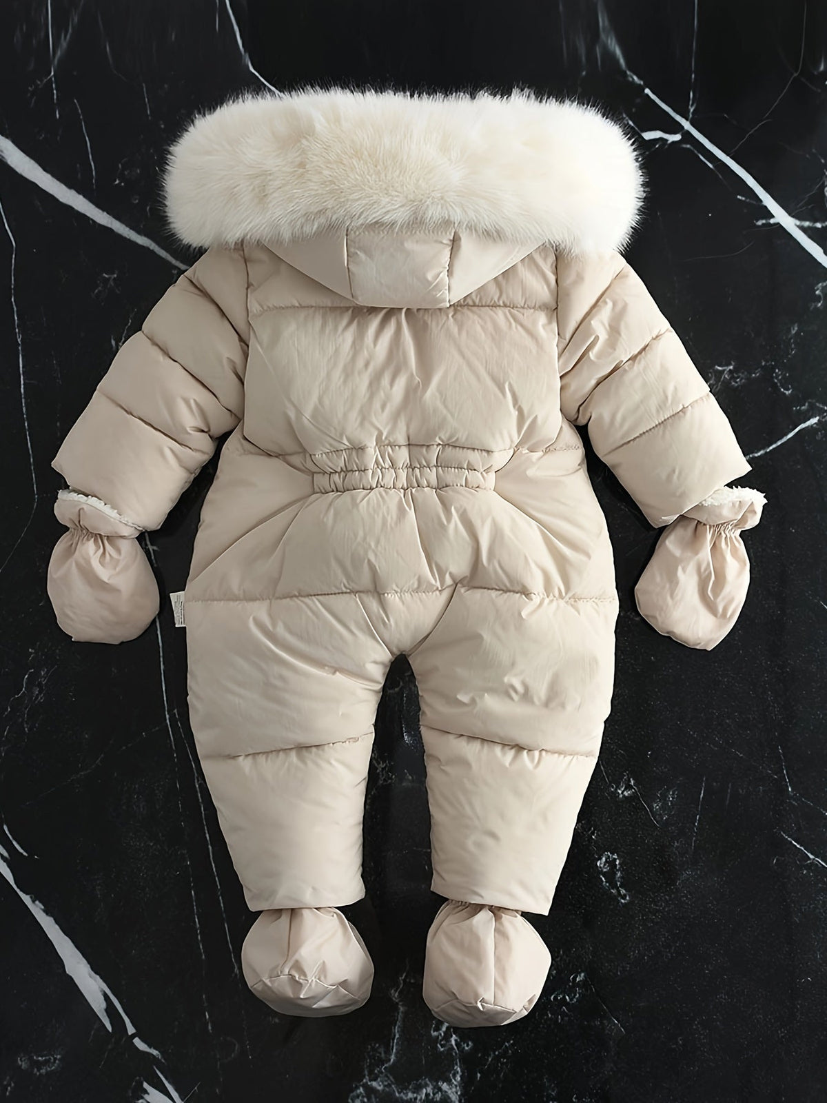 Frosty Baby Strampler – Luxus Winteroverall inklusive Kapuze für die kälteren Monate