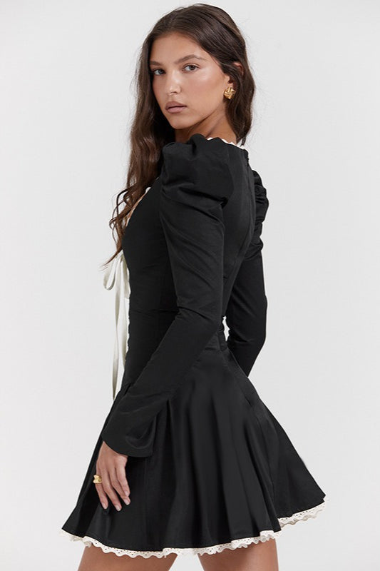 Minikleid mit Bindedetail und Rüschen in Schwarz