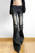 Jeans mit ausgestelltem Schnitt und Druck