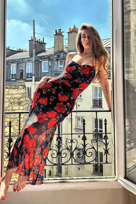 Figurbetontes Kleid mit Blumenmuster in Schwarz