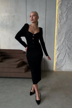Figurbetontes Midikleid mit hoher Taille und Strickstruktur