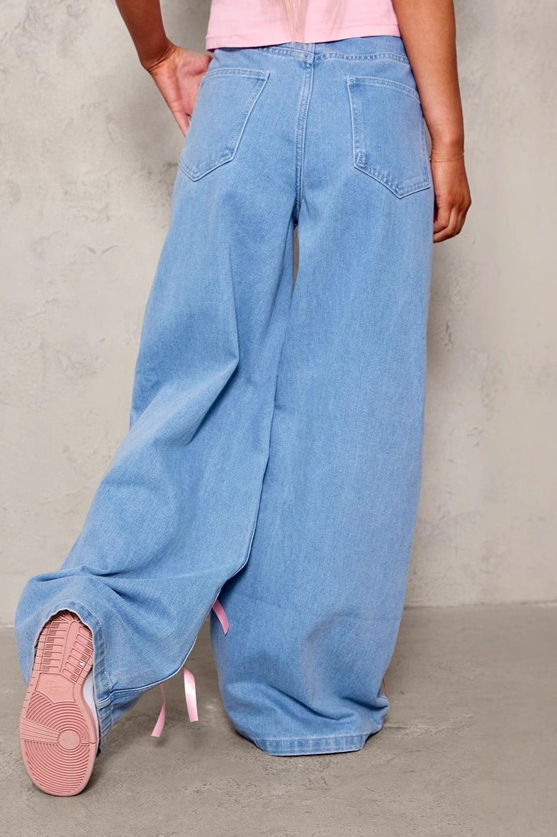 Jeans mit weitem Bein, hoher Taille und Schleifendetail in Blau