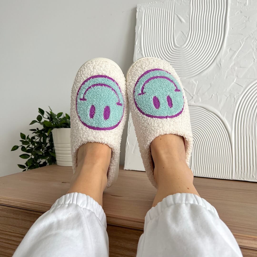 Smiley Comfort Hausschuhe – Für eine fröhliche sowie warme Atmosphäre