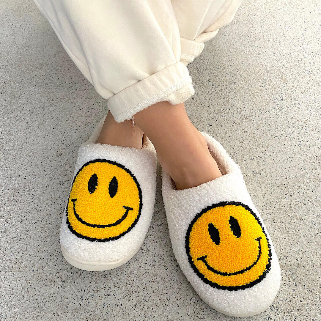 Smiley Comfort Hausschuhe – Für eine fröhliche sowie warme Atmosphäre