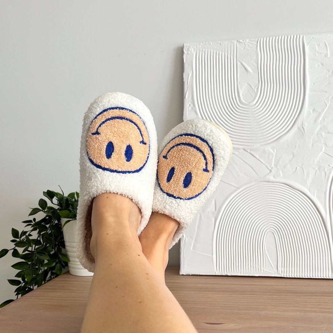 Smiley Comfort Hausschuhe – Für eine fröhliche sowie warme Atmosphäre