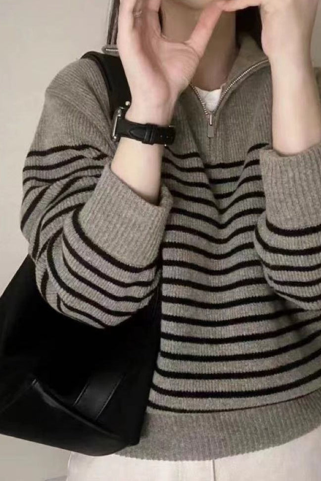 Pullover mit Reißverschluss, Streifenmuster und Strickstruktur in Beige
