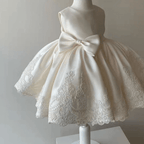 Aurora Prinzessinnenkleid mit Spitze und Schleife – Hochwertig Elegant